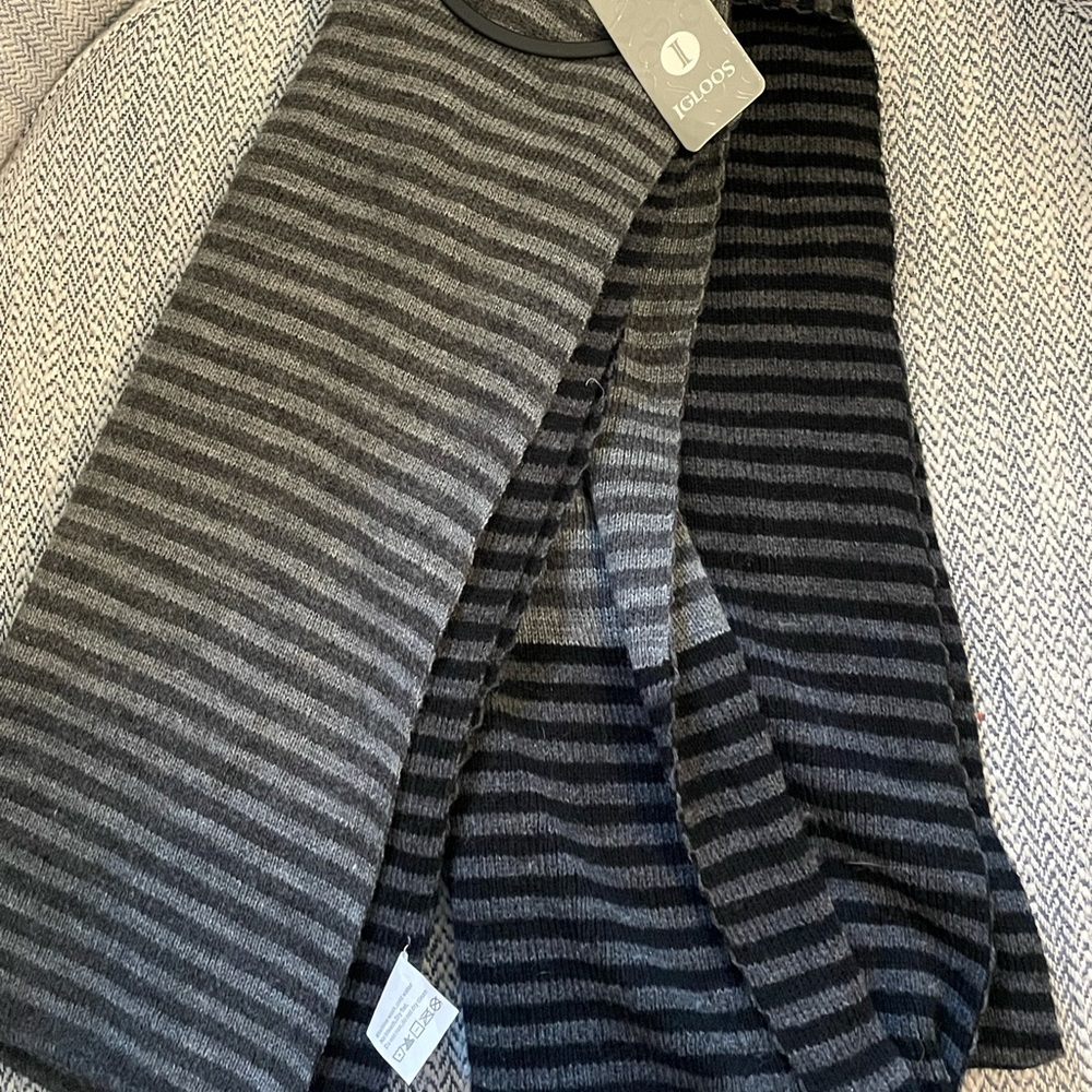 Men’s Gray & Black Striped Scarf - Picture 2 of 4